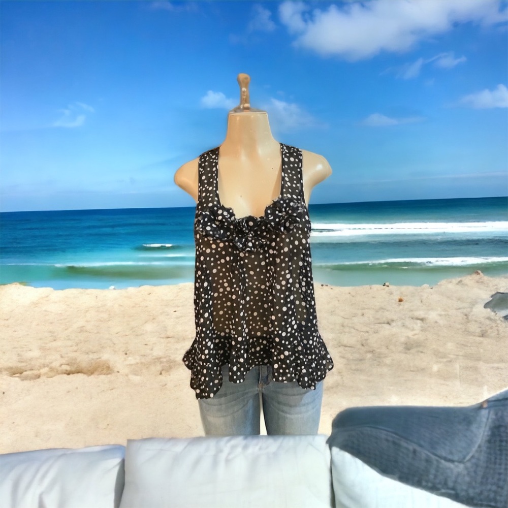 Living doll | Sleeveless Blouse